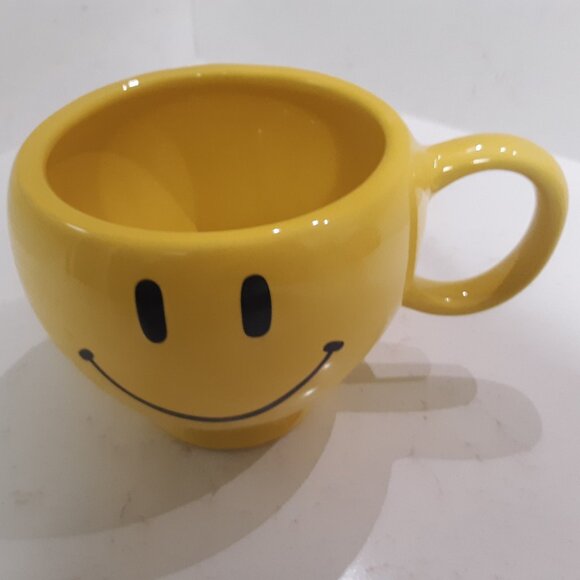 Large 16oz  Smiley Face Mug! - Picture 2 of 4